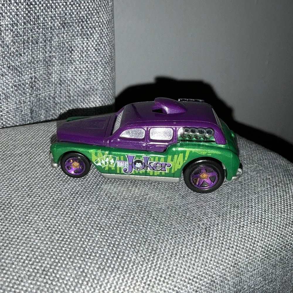 Hot Wheels Batman Series Cockney Cab The‎ Joker DC Comics Green Purple 2014